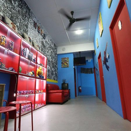 Hero Hostel Кучинг Экстерьер фото