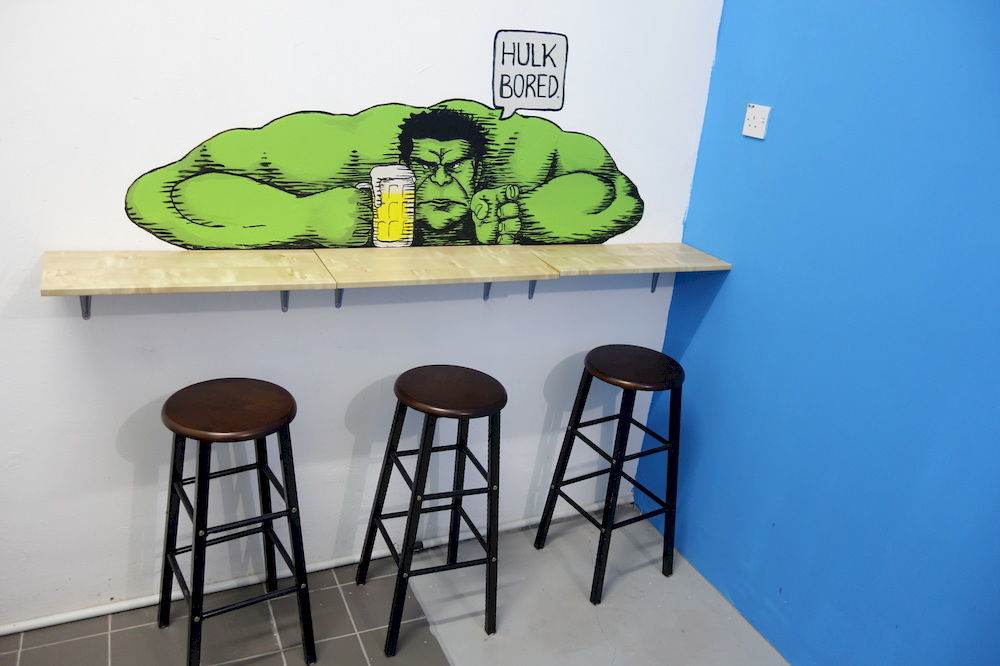Hero Hostel Кучинг Экстерьер фото