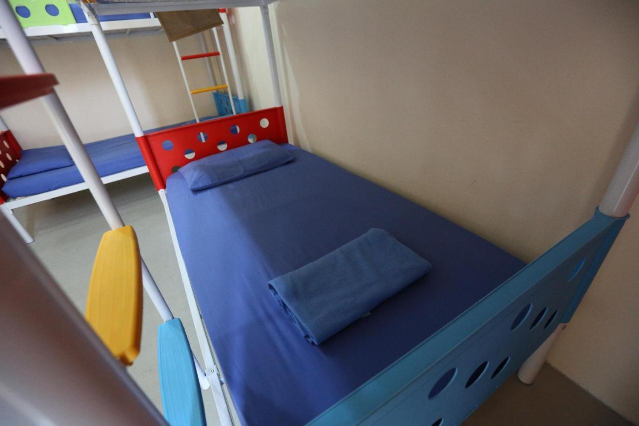 Hero Hostel Кучинг Экстерьер фото